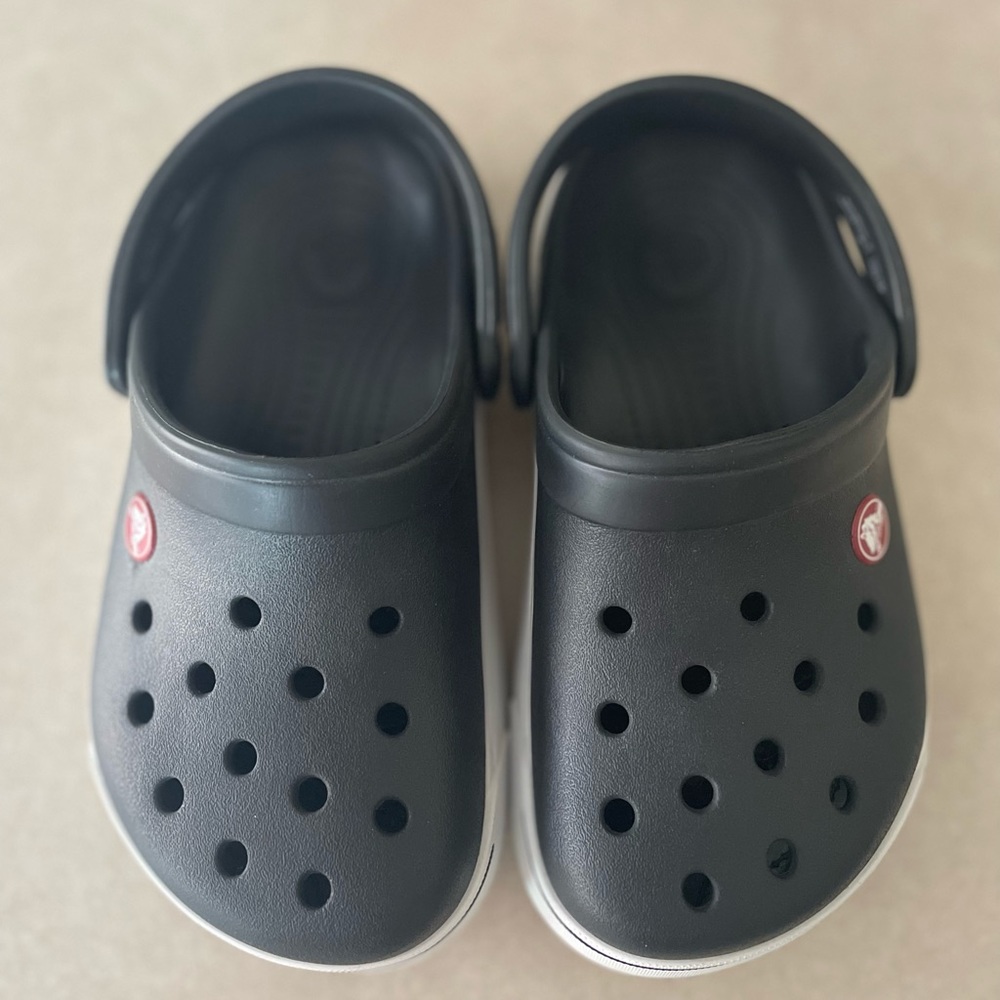 CROCS "Off Courts" NEVER WORN Big Kids SZ 1 Super Cute!! Black